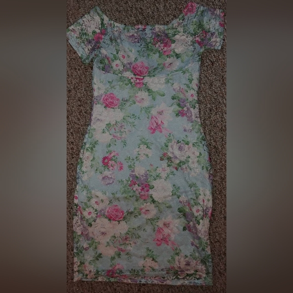 QUIZ lacy floral dress. - Picture 5 of 8